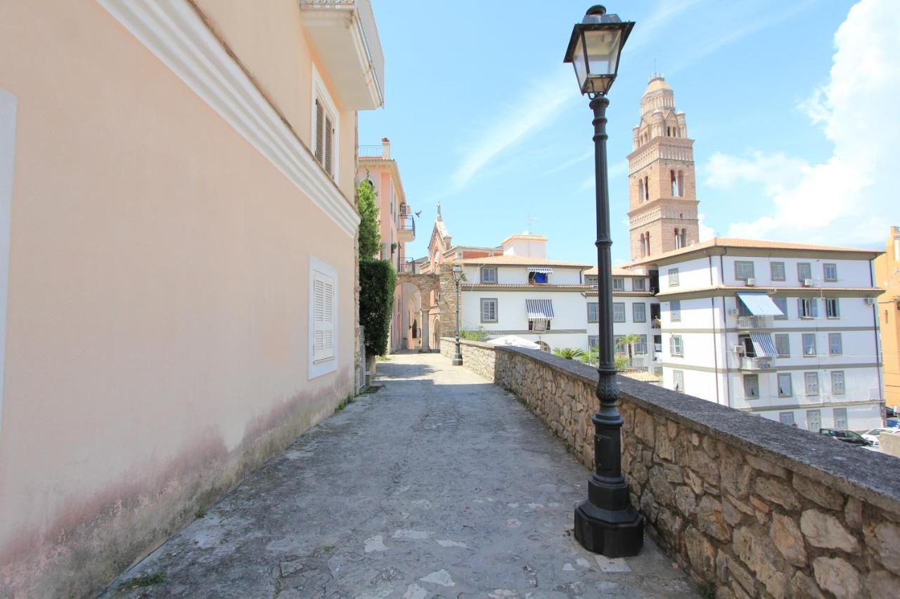 Sapore Di Mare Al Duomo Hotel Gaeta Eksteriør billede
